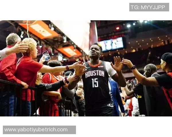 文班与哈珀同场竞技进攻防守双双领跑联盟展现强大实力